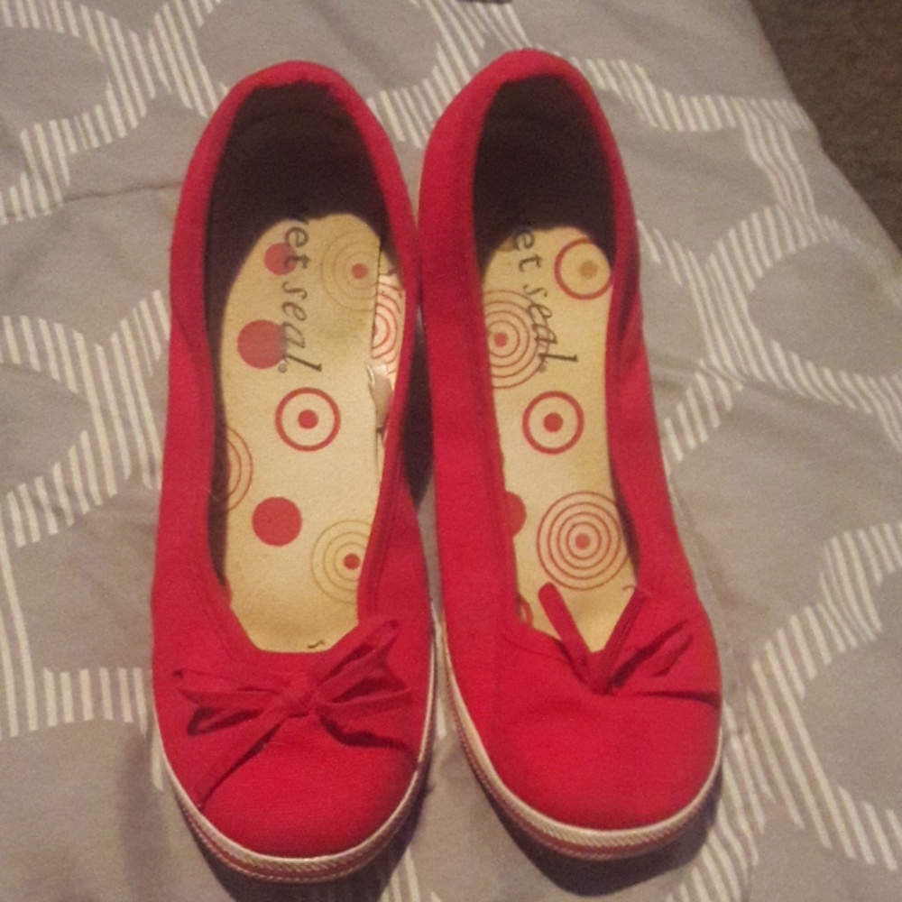 Red wedges